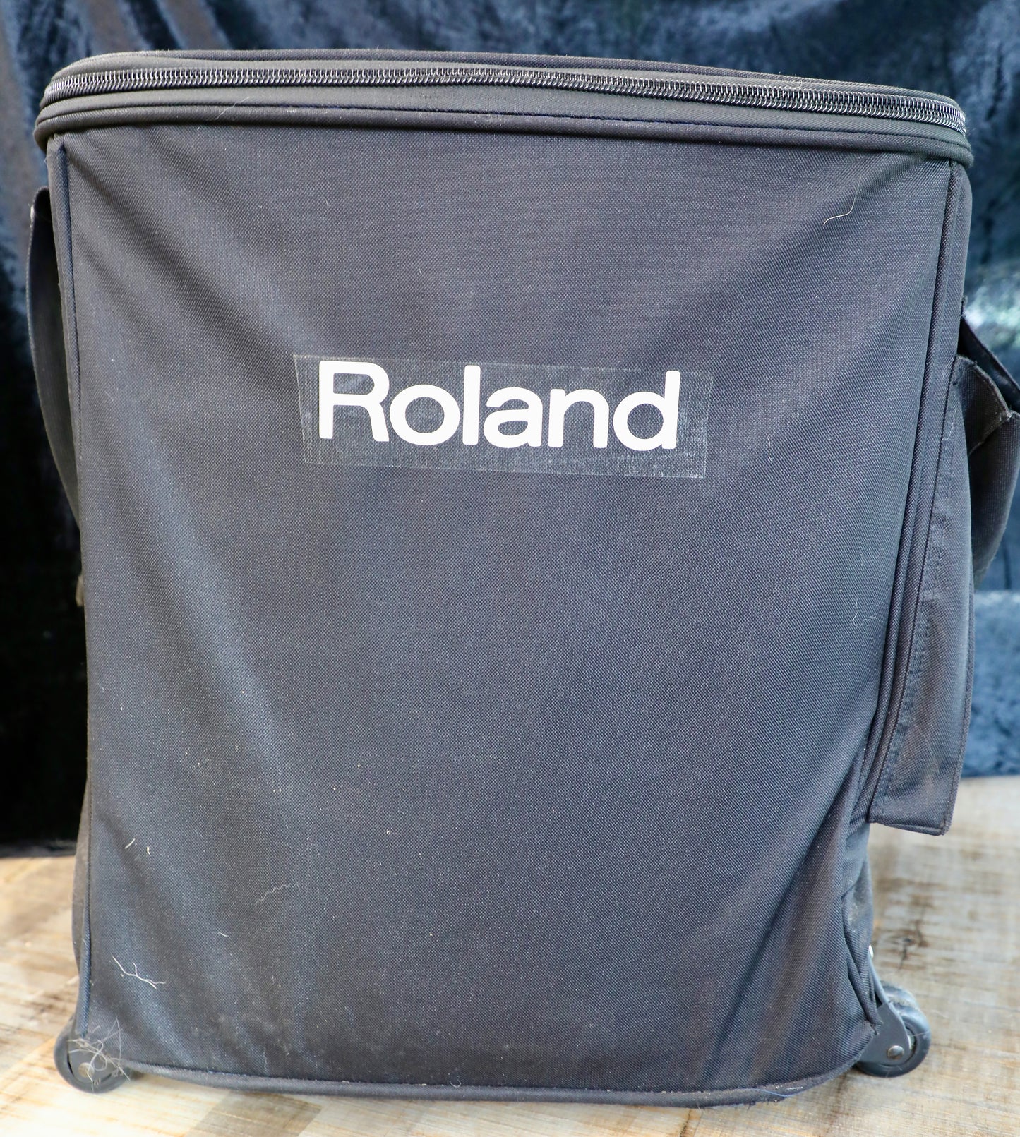 Roland BA-330 Portable PA System with Rolling Case