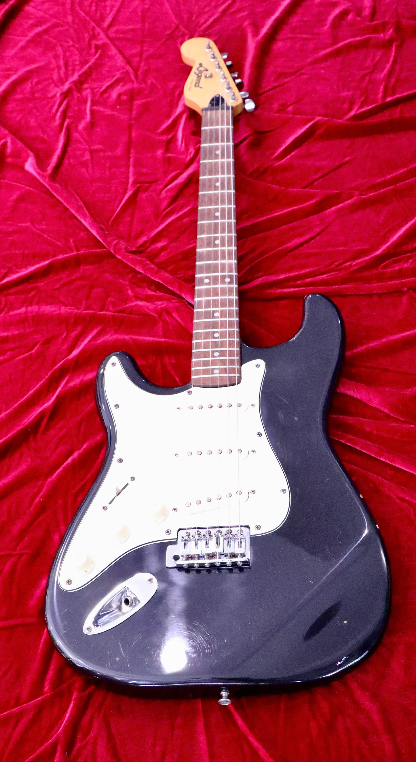 Legend Vintage Series Left-Handed Strat-Style Electric Guitar with Soft Bag