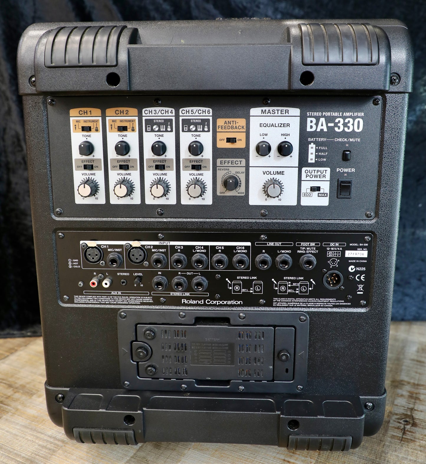 Roland BA-330 Portable PA System with Rolling Case