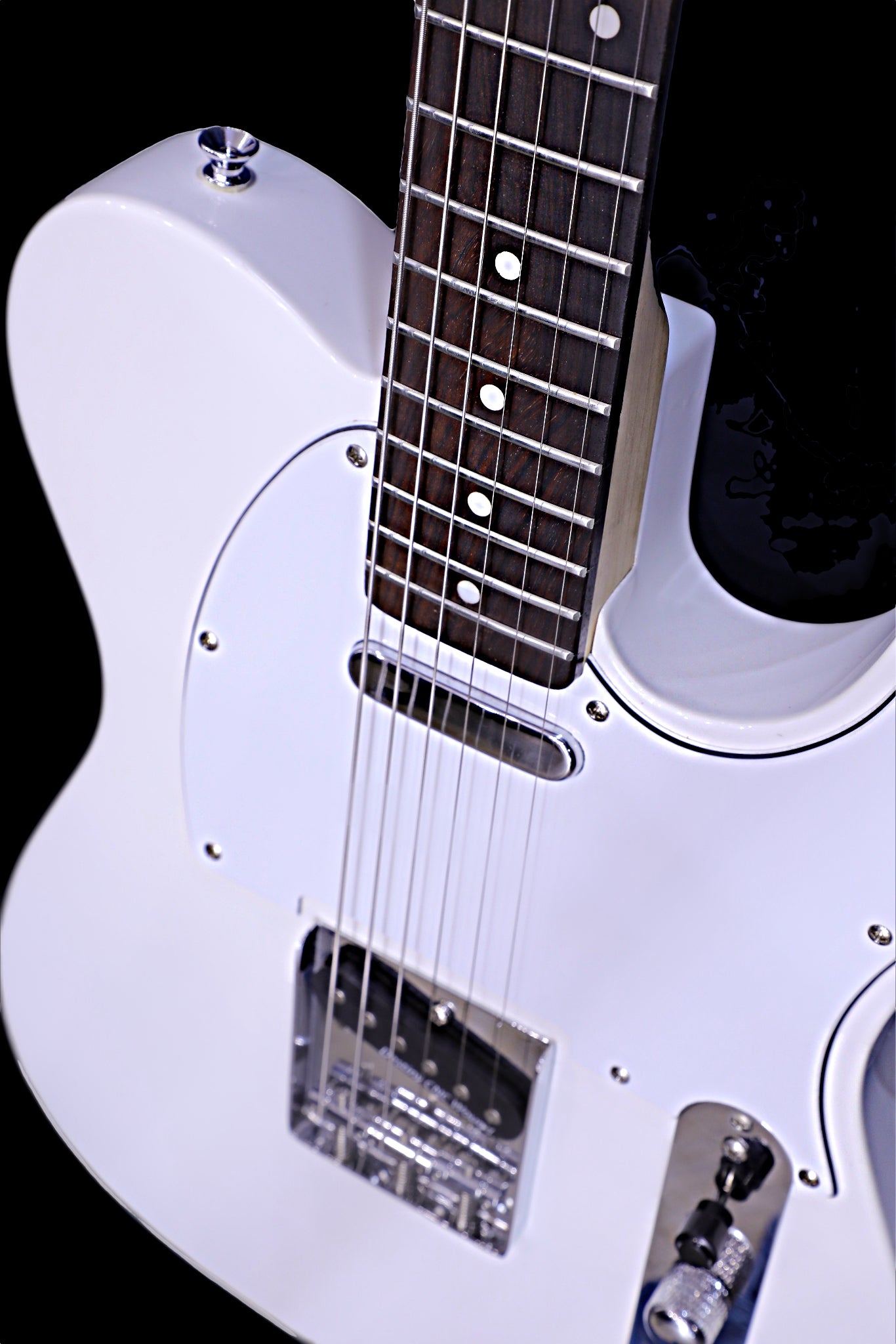 T-Dawg White Left or Right Hand With Wolf Hard Case and Pro-Luthier Set Up